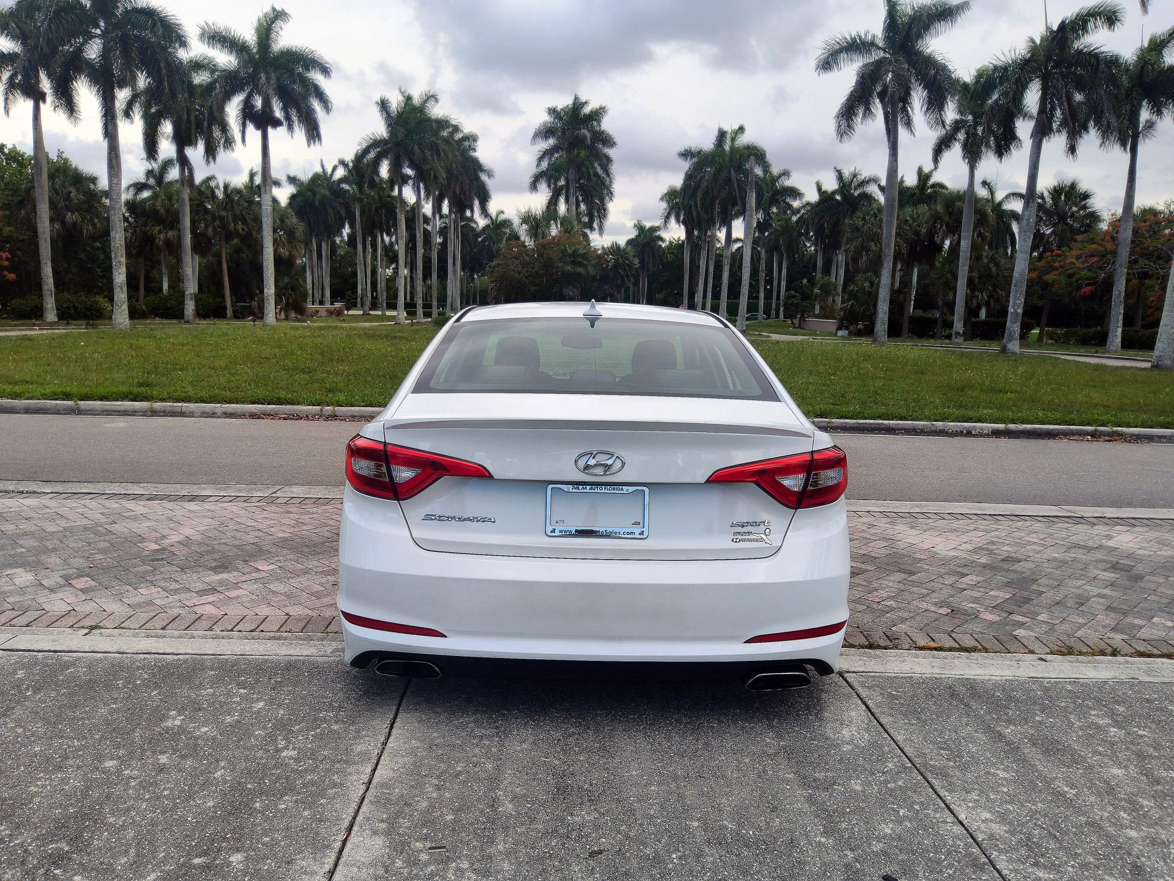 Used 2016 Hyundai Sonata Sport w/ Option Group 02 FWD image 17