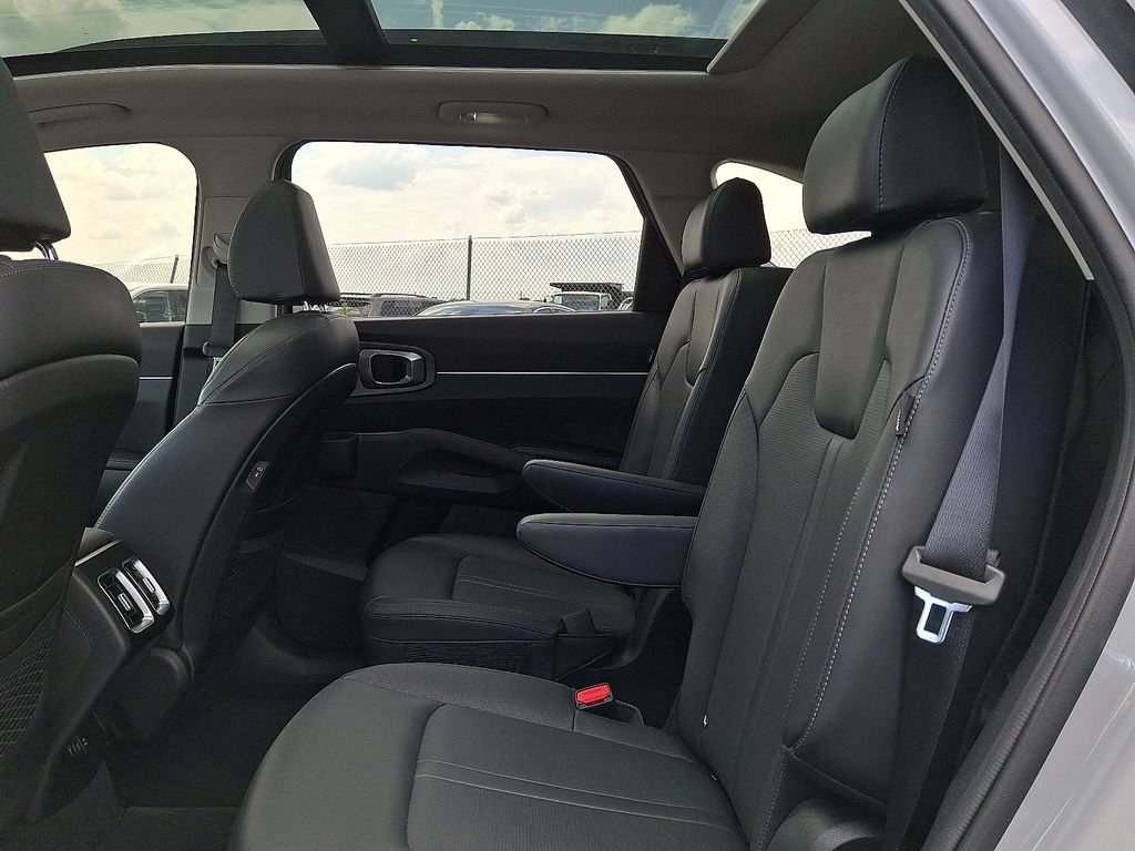 Certified 2025 Kia Sorento X-Line EX AWD/4WD image 11