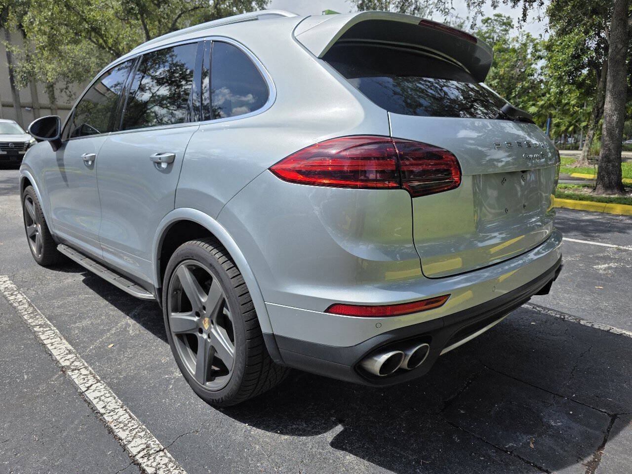Used 2016 Porsche Cayenne S AWD/4WD image 4