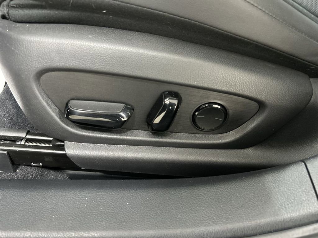 Used 2022 Lexus ES 350 w/ Premium Package image 10