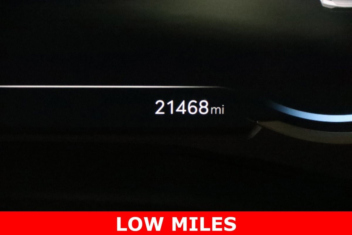 Used 2025 Genesis G70 2.5T image 16