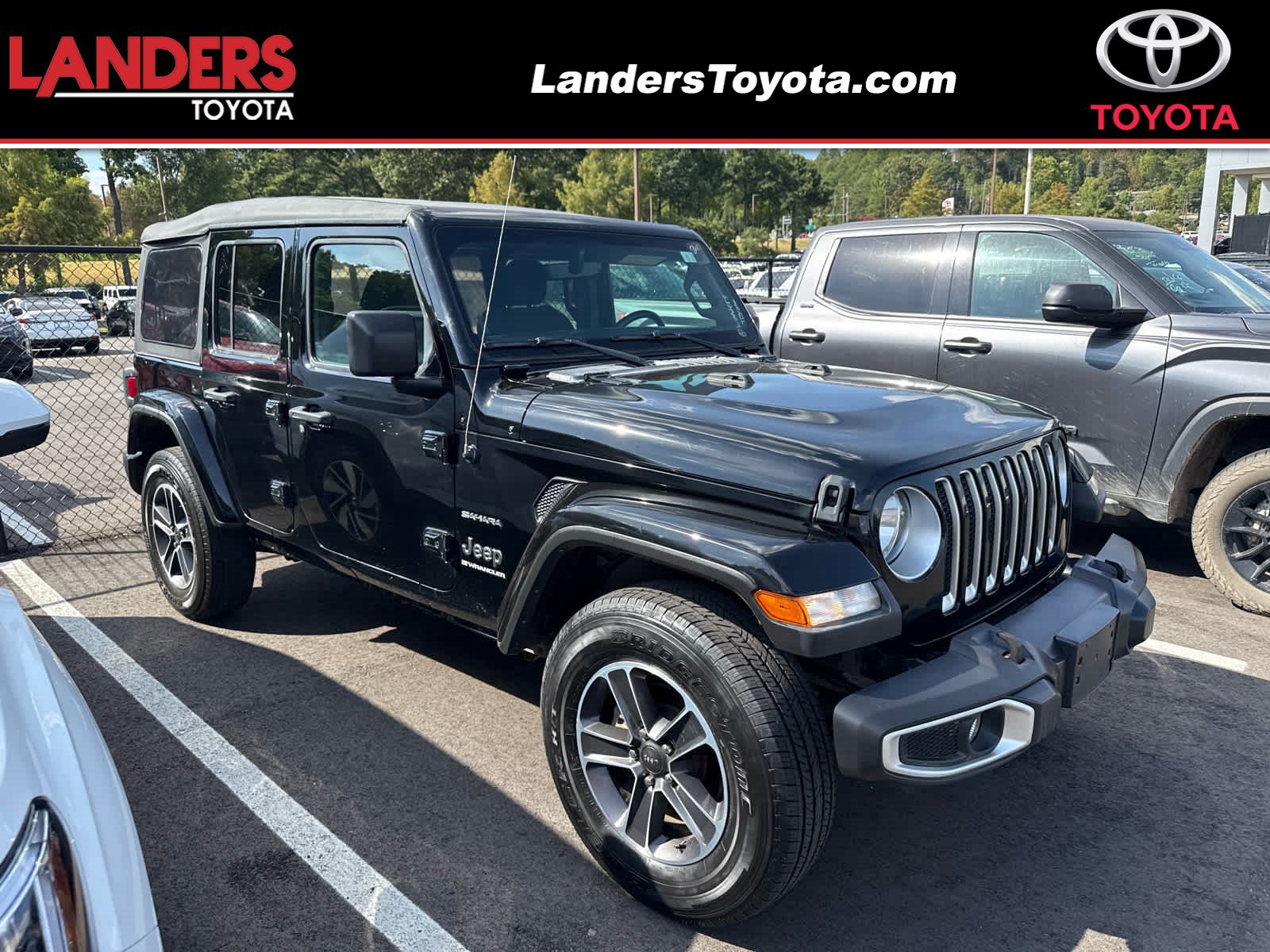 Used 2023 Jeep Wrangler Unlimited Sahara w/ Cold Weather Group AWD/4WD image 1