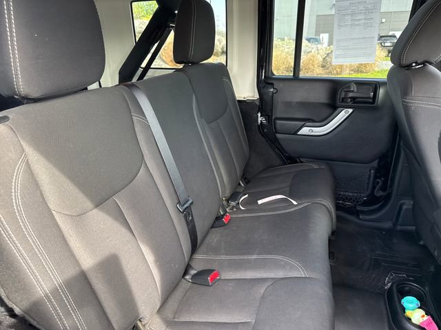 Used 2016 Jeep Wrangler Unlimited Rubicon w/ Connectivity Group image 14