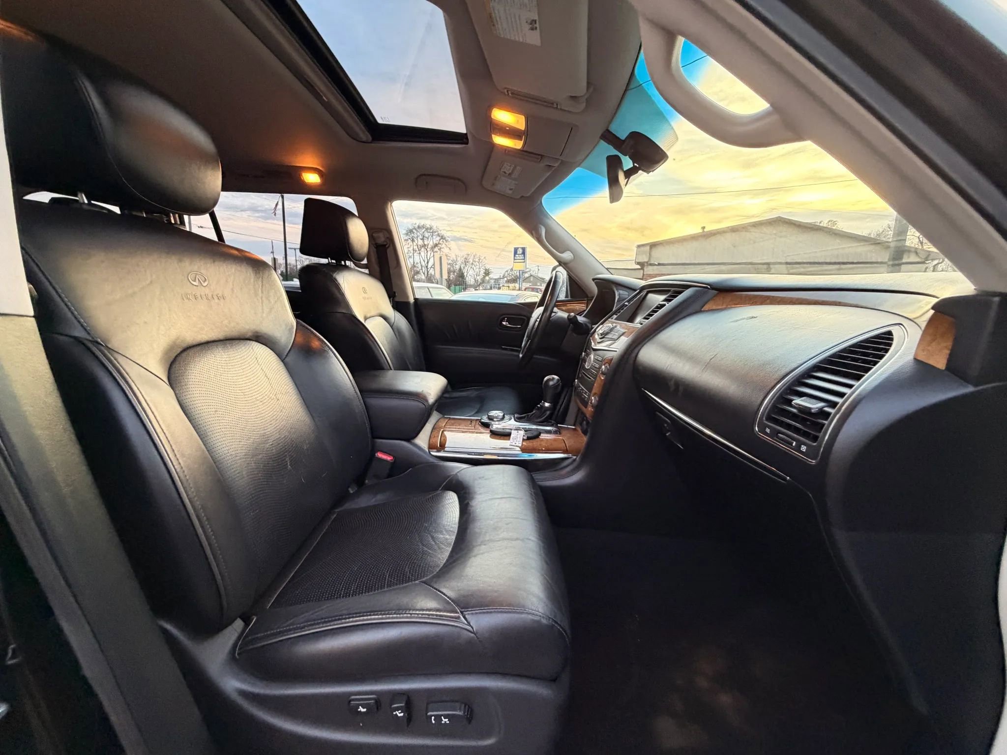 Used 2011 INFINITI QX56 4WD w/ Theater Pkg image 19