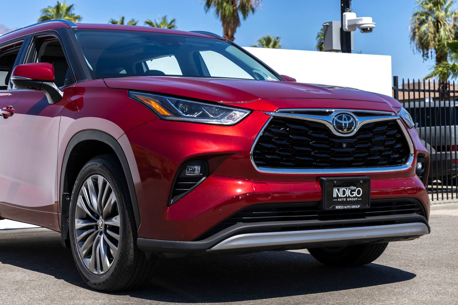 Used 2020 Toyota Highlander Platinum AWD/4WD image 3