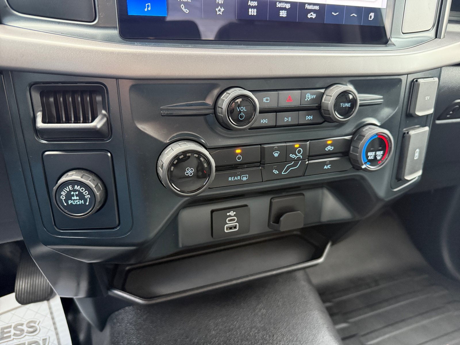 Used 2025 Ford F150 XL w/ Equipment Group 103A High RWD image 13
