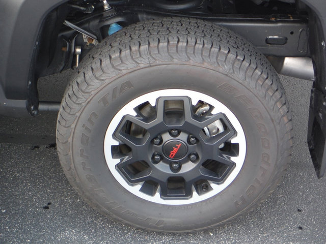 Used 2025 Toyota Tacoma TRD Off-Road AWD/4WD image 5