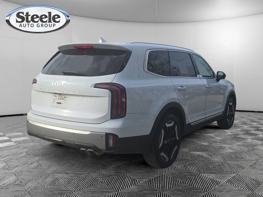 Used 2023 Kia Telluride EX w/ EX Captain's Chair Package image 5