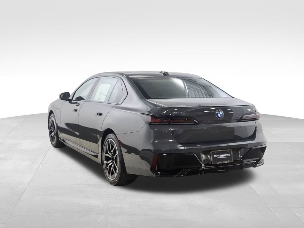 New 2026 BMW 750e xDrive image 2