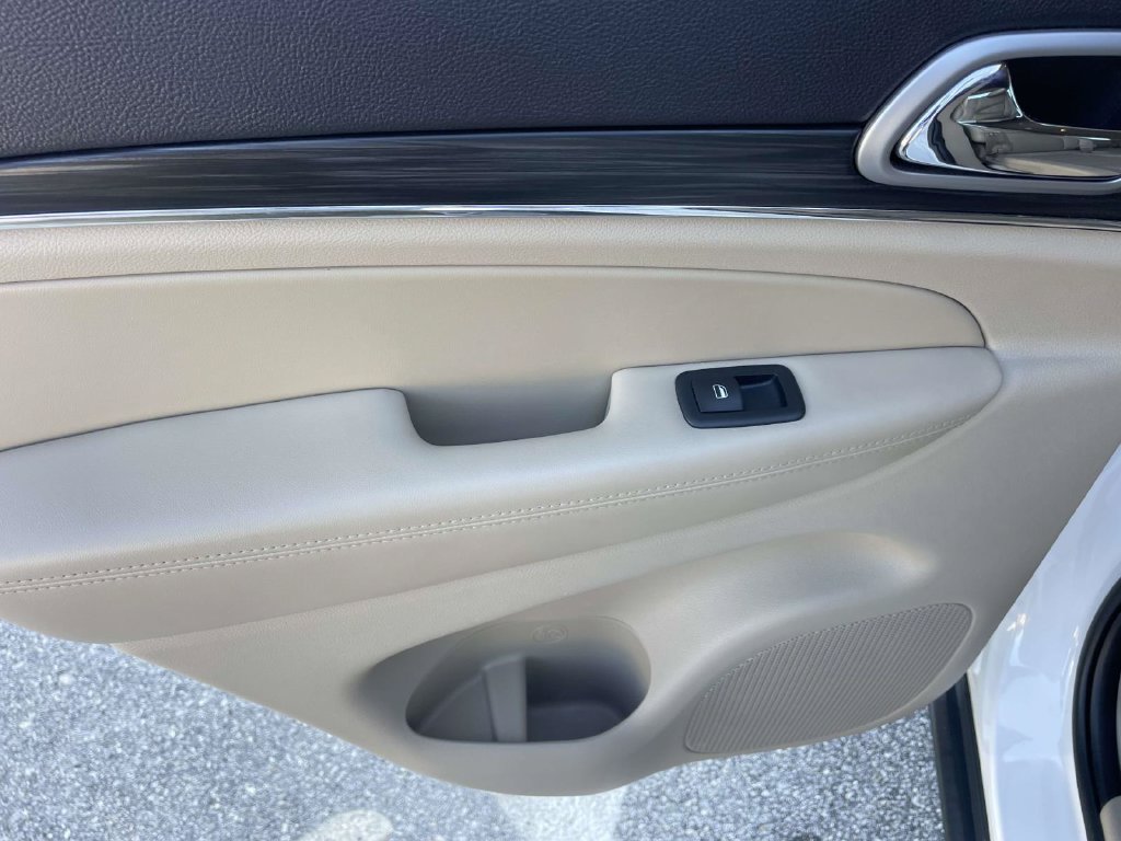 Used 2019 Jeep Grand Cherokee Limited AWD/4WD image 12
