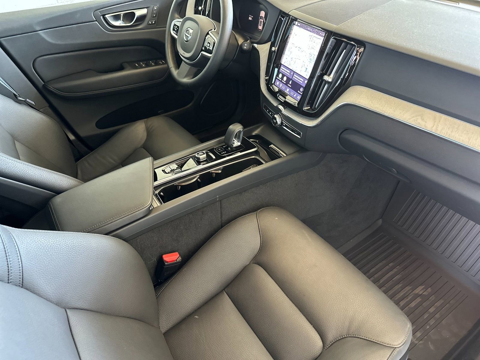 Certified 2025 Volvo XC60 B5 Plus AWD/4WD image 20