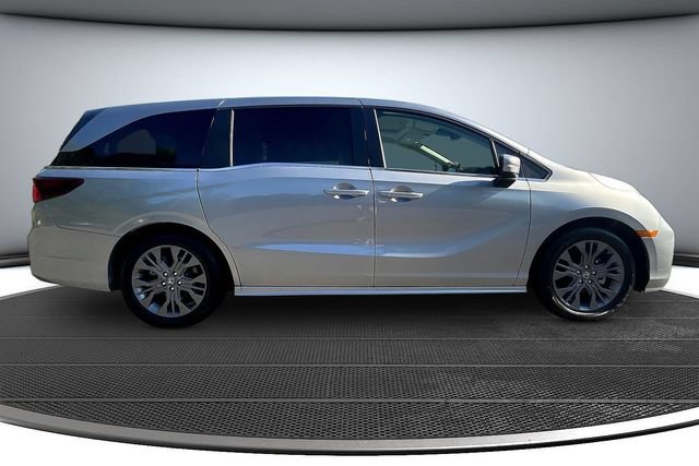 Used 2025 Honda Odyssey Touring image 4