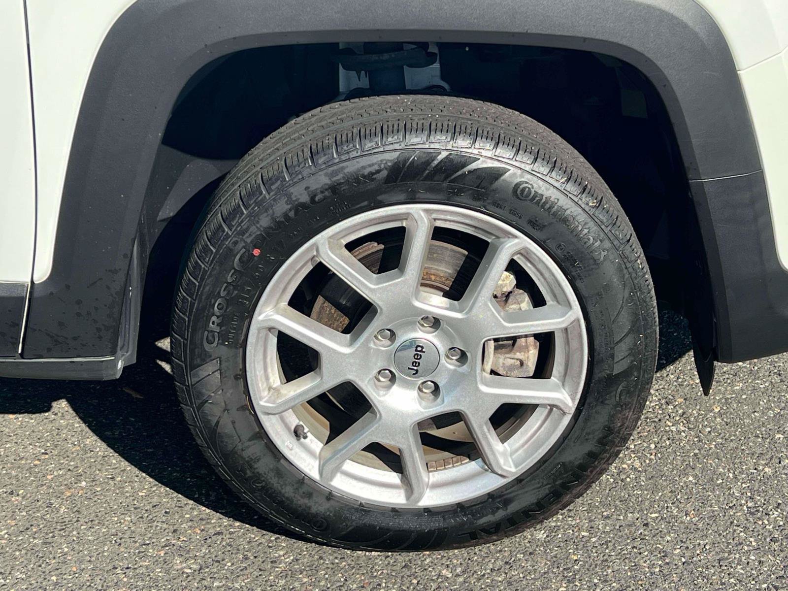 Used 2023 Jeep Renegade Latitude AWD/4WD image 6