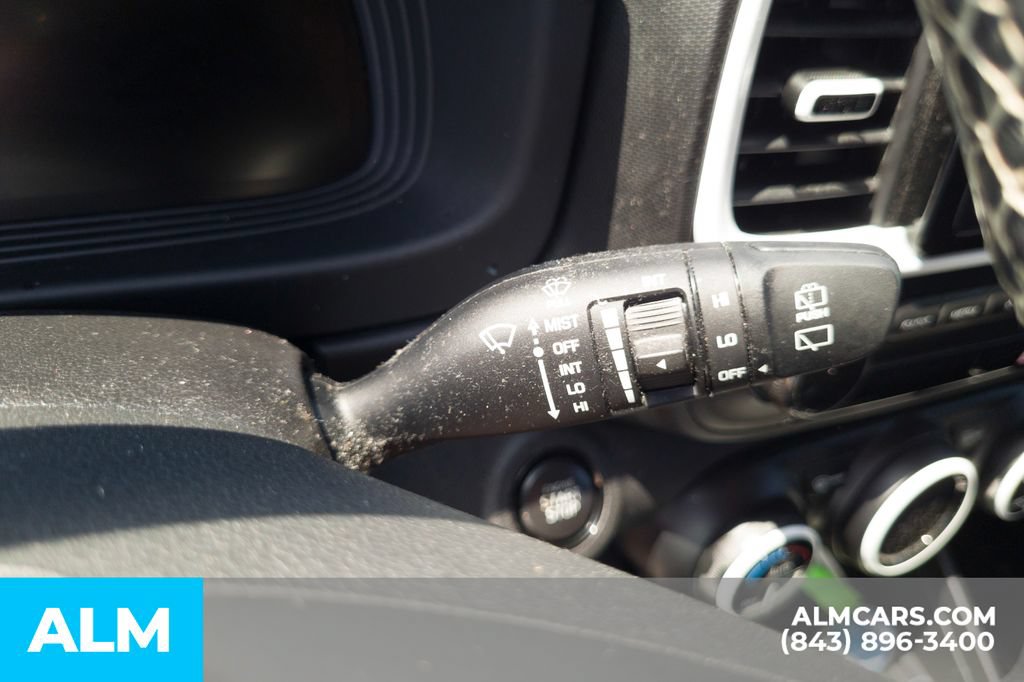 Used 2023 Hyundai Venue Limited FWD image 12