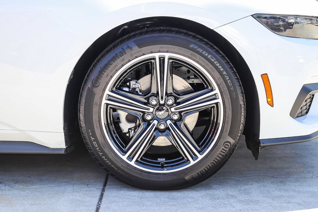 Used 2025 Ford Mustang Coupe RWD image 12
