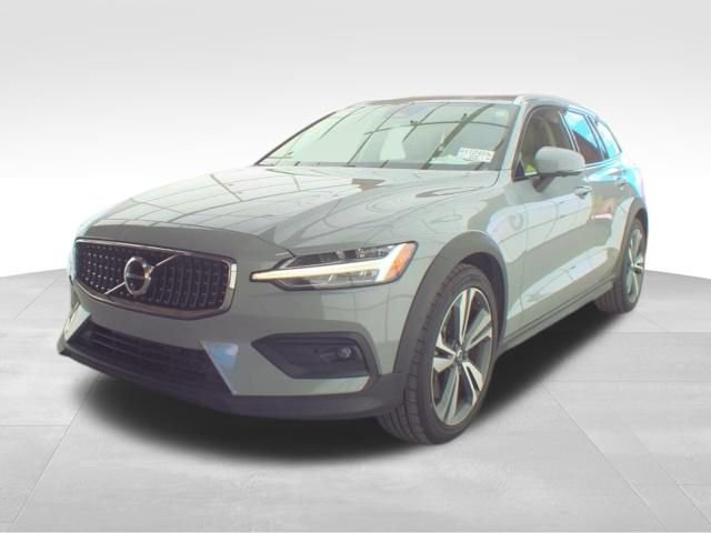 Used 2025 Volvo V60 B5 Cross Country Plus AWD/4WD video 2