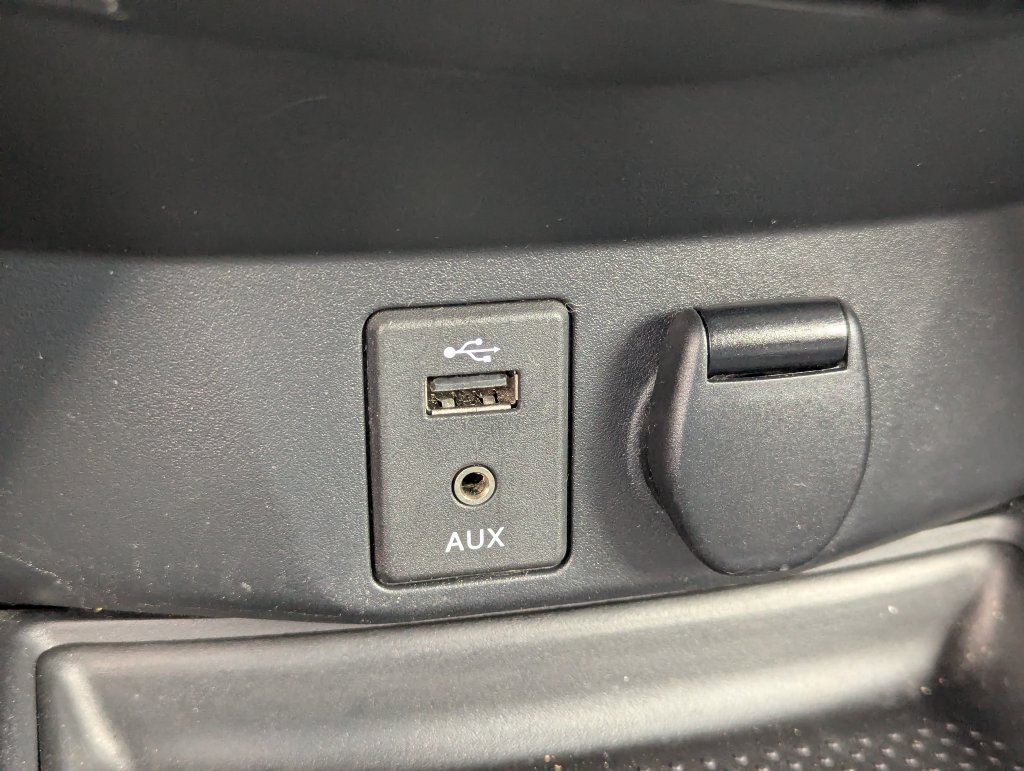 Used 2016 Nissan Rogue SV w/ SV Premium Package FWD image 17