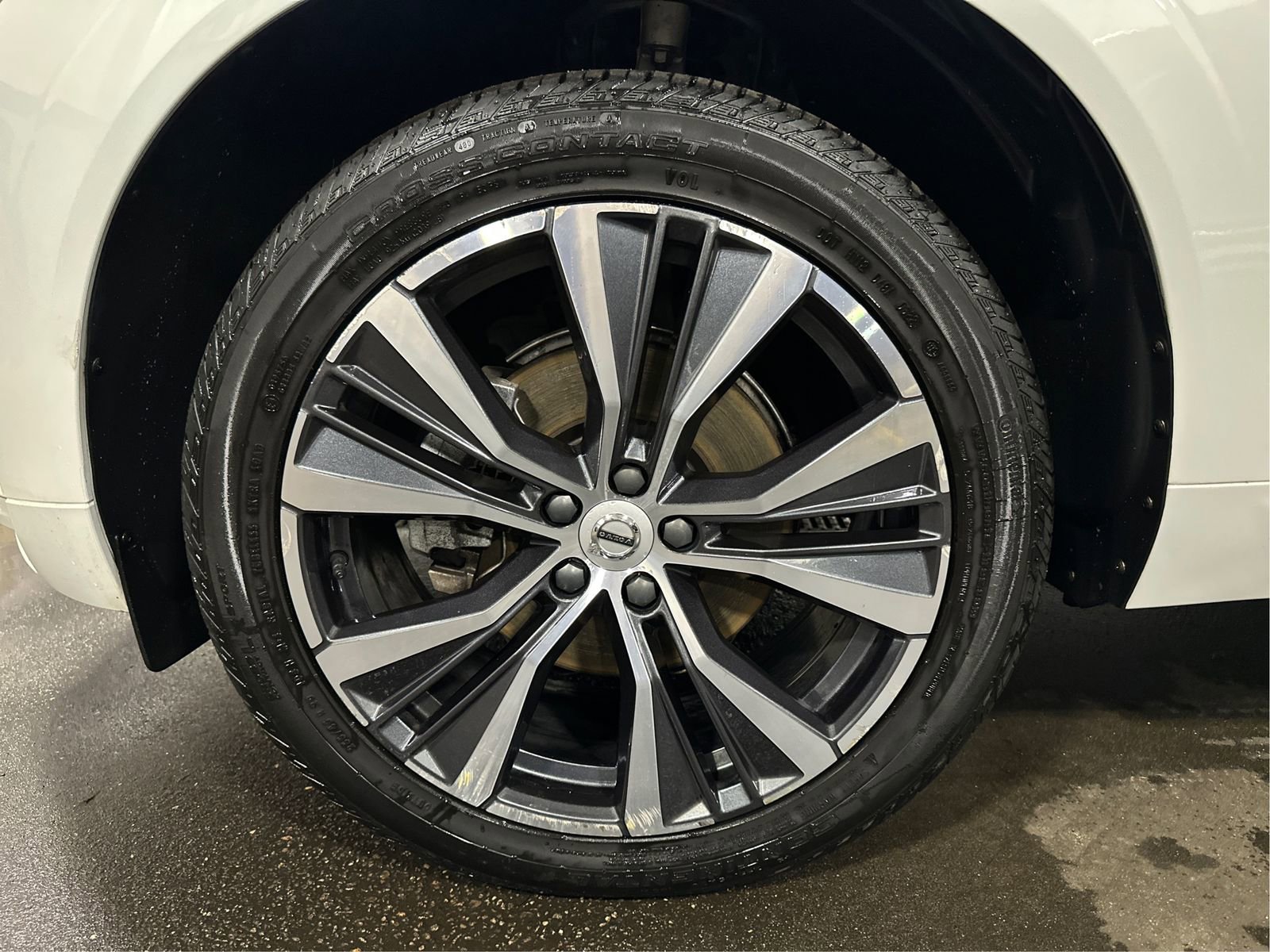 Used 2022 Volvo XC60 B5 Momentum w/ Climate Package image 24