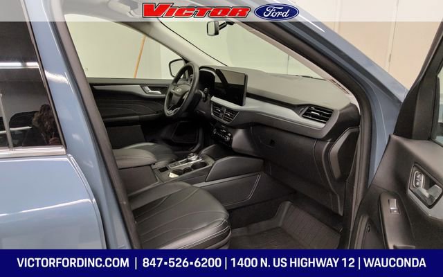 Used 2025 Ford Escape Platinum w/ Premium Technology Package image 16