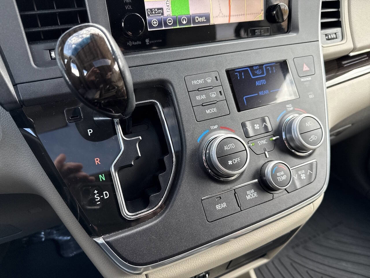 Used 2015 Toyota Sienna image 74