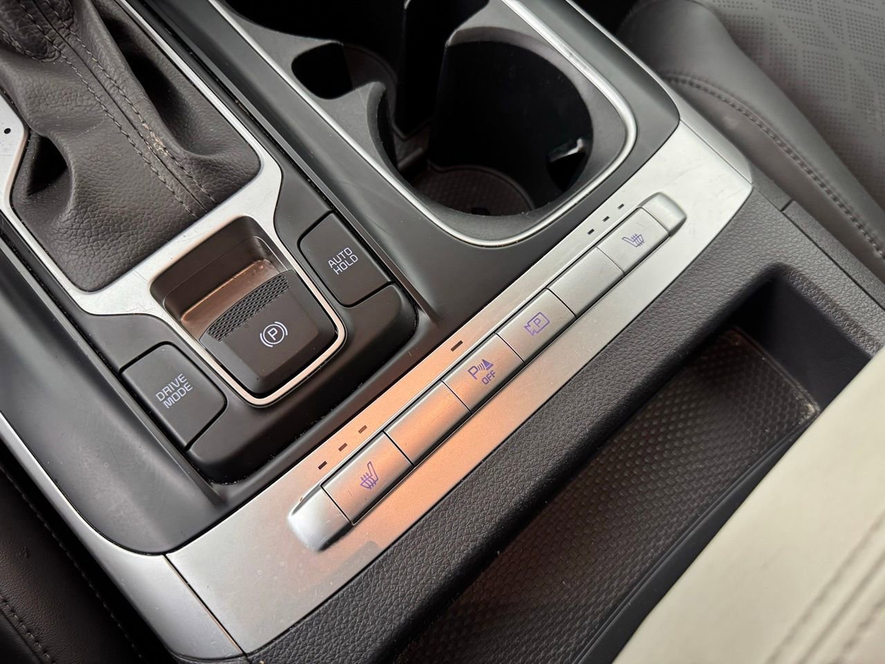 Used 2024 Kia Carnival LX image 18