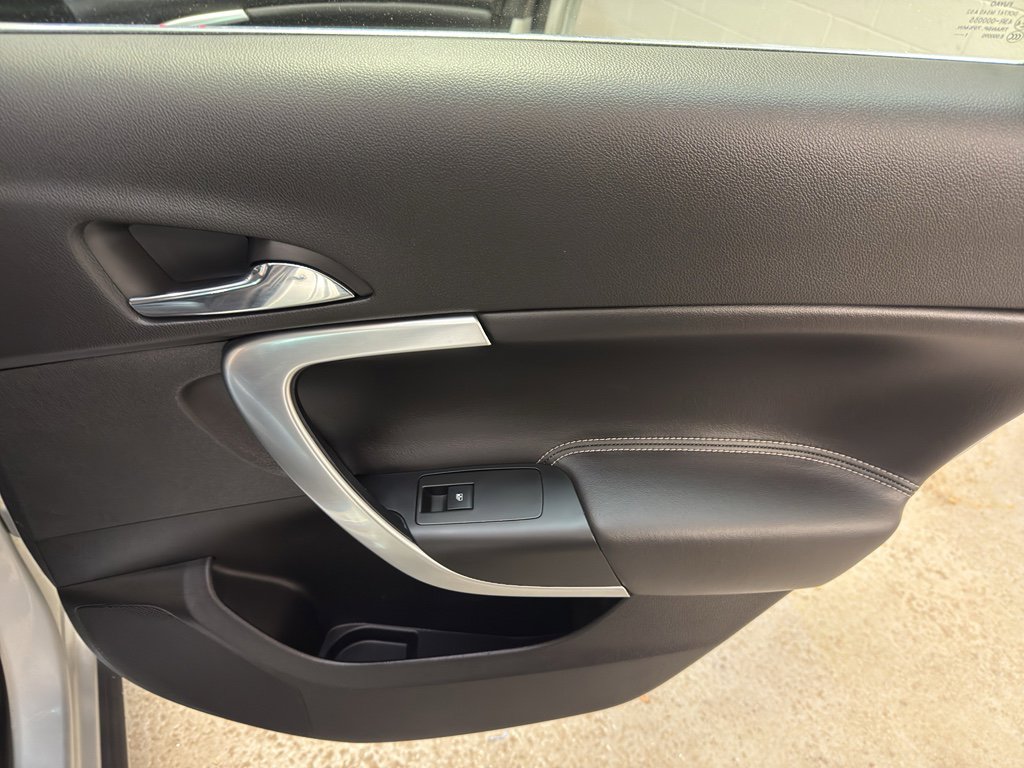 Used 2012 Buick Regal Premium image 25