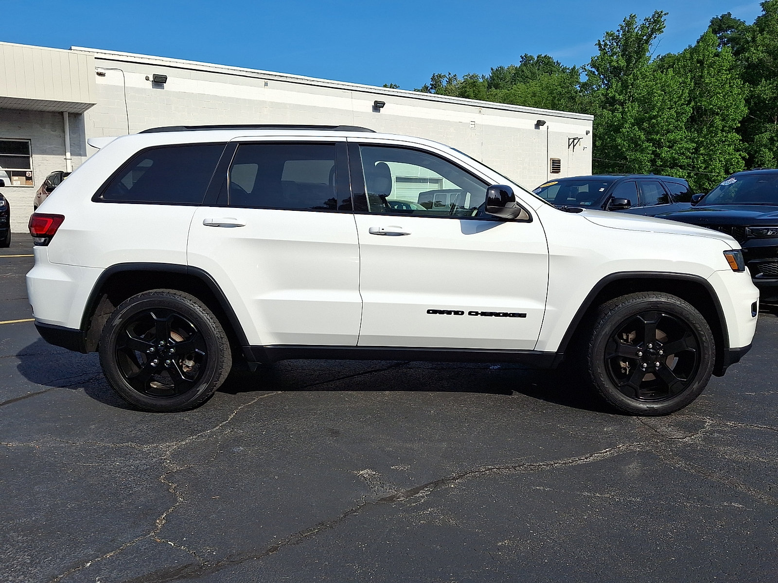 Certified 2019 Jeep Grand Cherokee Laredo AWD/4WD image 7