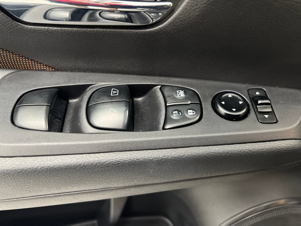 Used 2024 Nissan Kicks SR FWD image 12