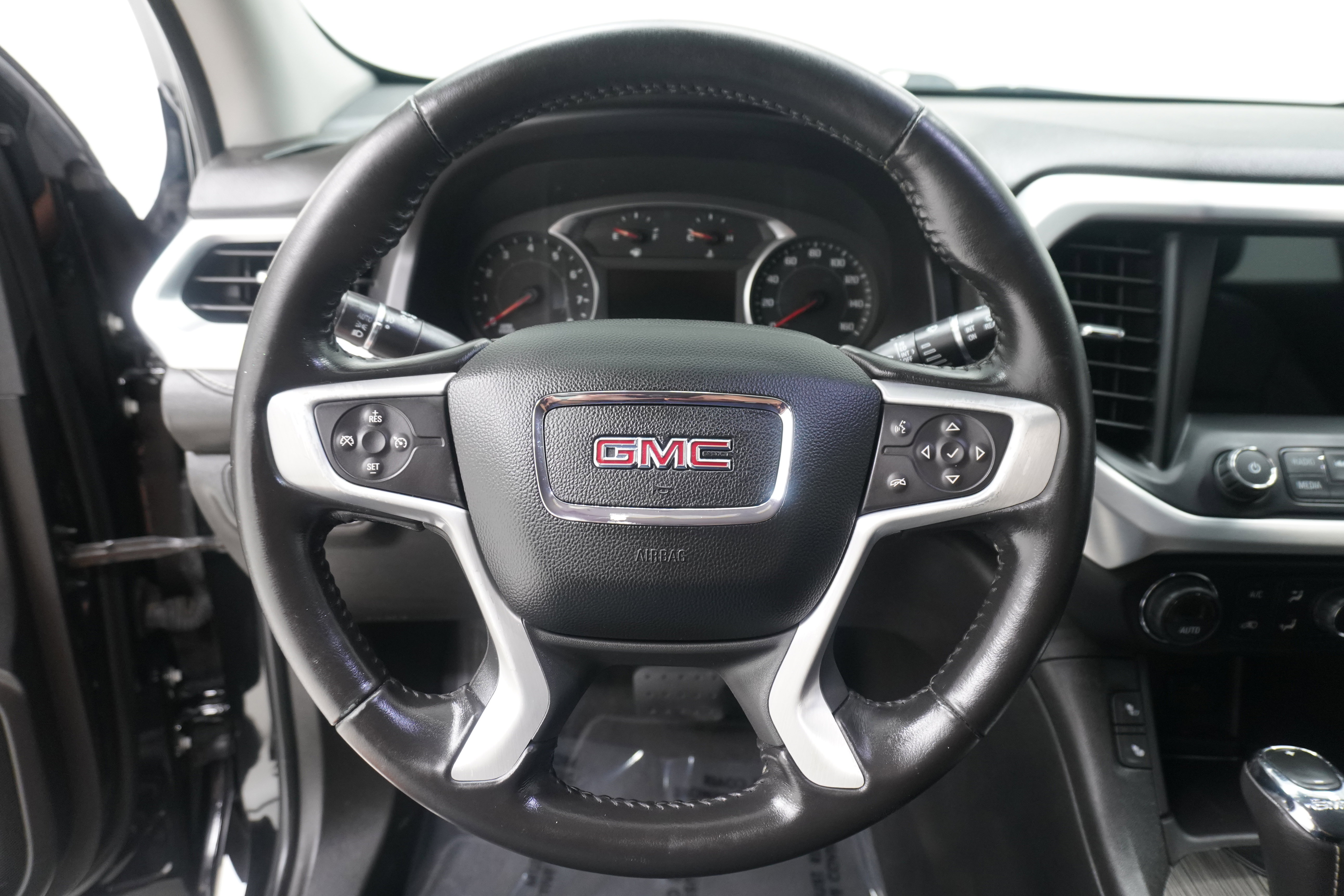 Used 2019 GMC Acadia SLT w/ Black Edition FWD image 19