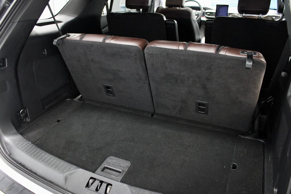 Used 2023 Ford Explorer Platinum w/ Technology Package AWD/4WD image 14