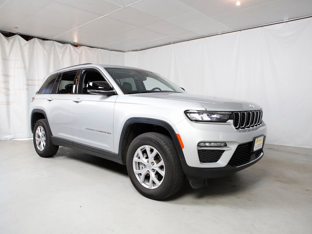 Used 2022 Jeep Grand Cherokee Limited AWD/4WD image 11