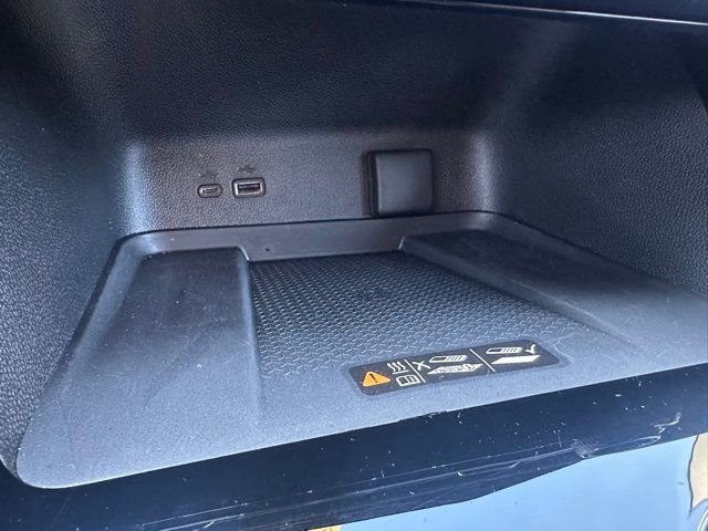 Used 2025 Chevrolet Traverse RS image 27