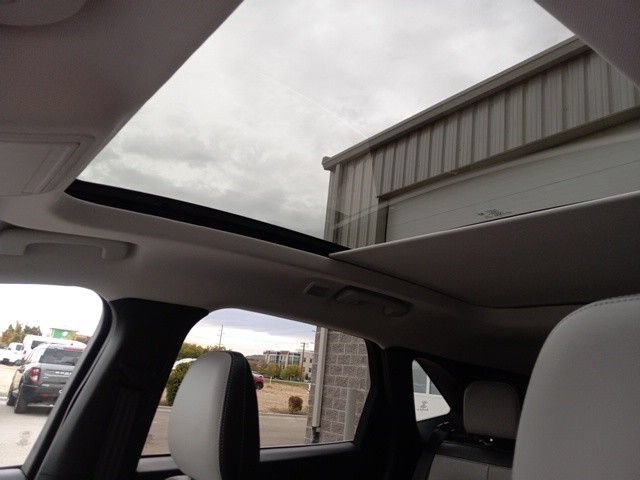 New 2025 Ford Escape SE w/ PHEV Premium Package FWD image 25