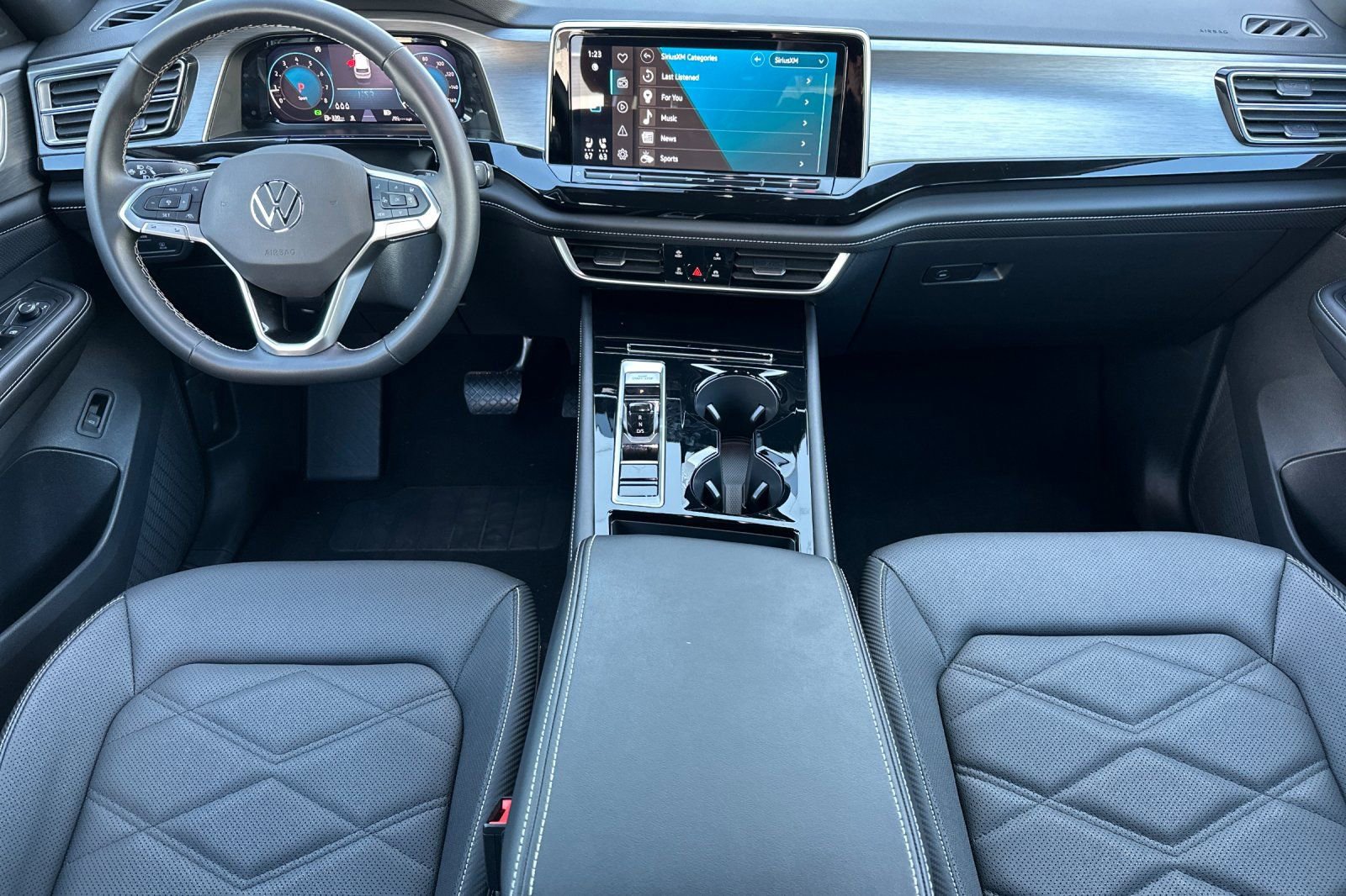 Used 2025 Volkswagen Atlas Cross Sport SE image 14