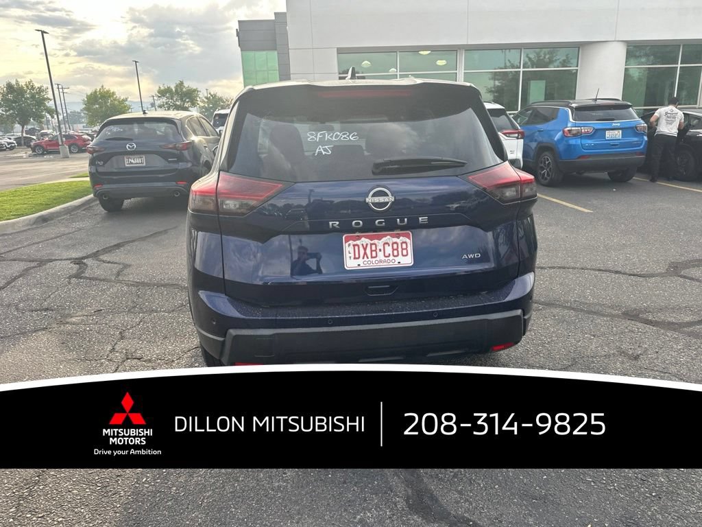 Used 2025 Nissan Rogue SV AWD/4WD image 9