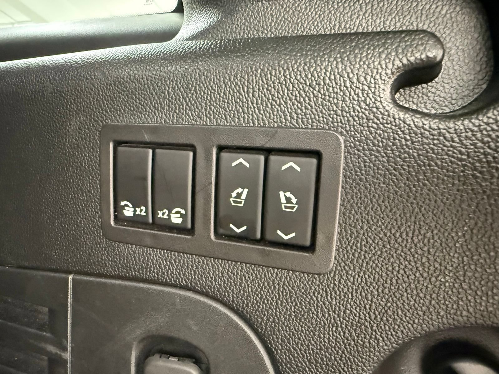Used 2019 Cadillac Escalade ESV Luxury AWD/4WD image 9