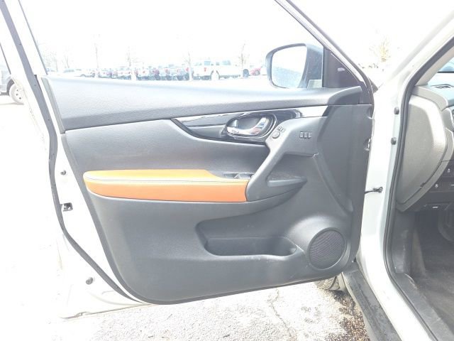 Used 2018 Nissan Rogue SL w/ Premium Package image 18