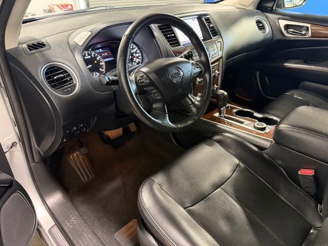Used 2020 Nissan Pathfinder Platinum image 19