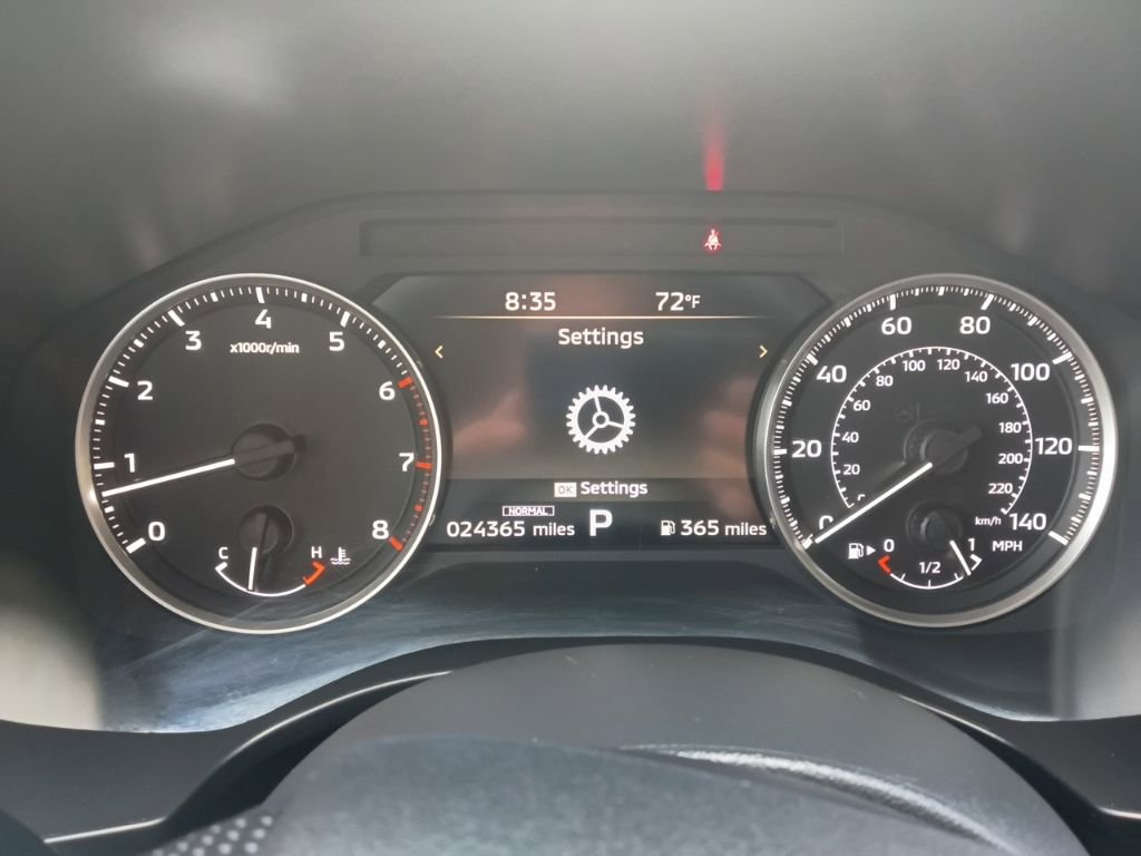 Used 2025 Mitsubishi Outlander AWD image 2