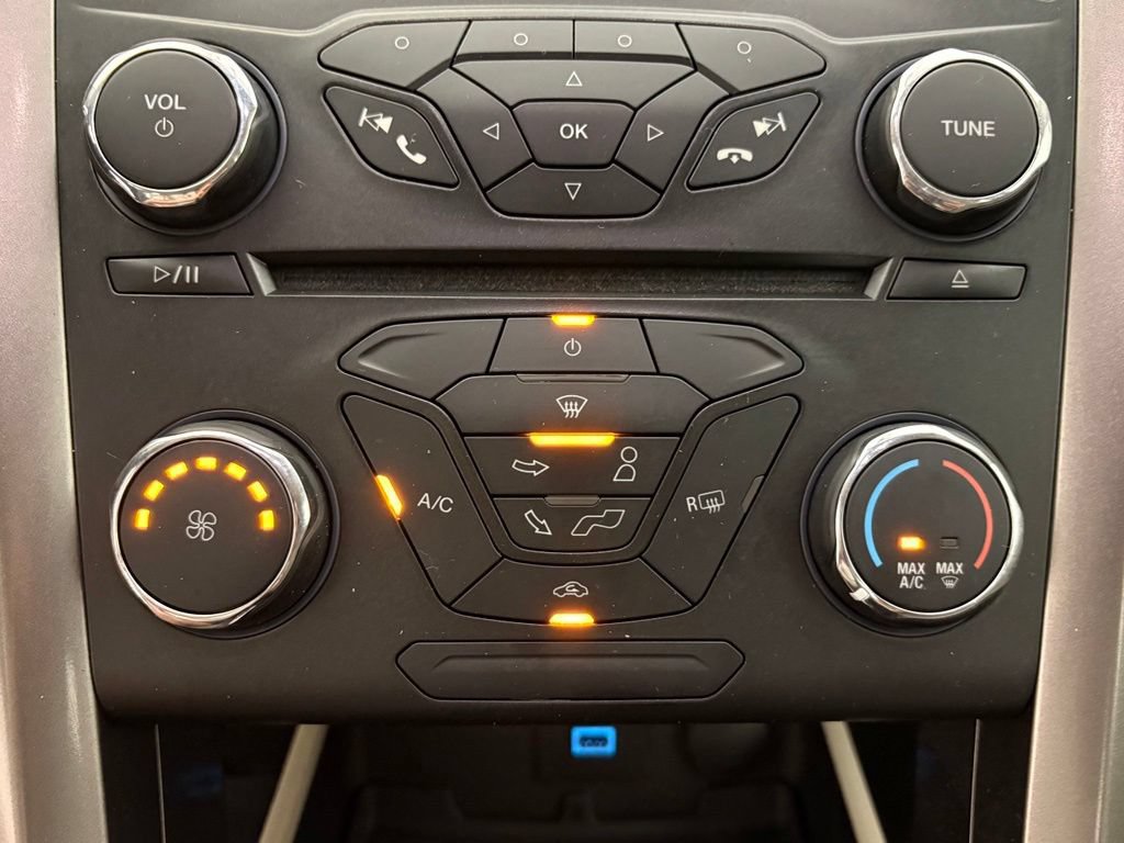 Used 2018 Ford Fusion SE FWD image 9