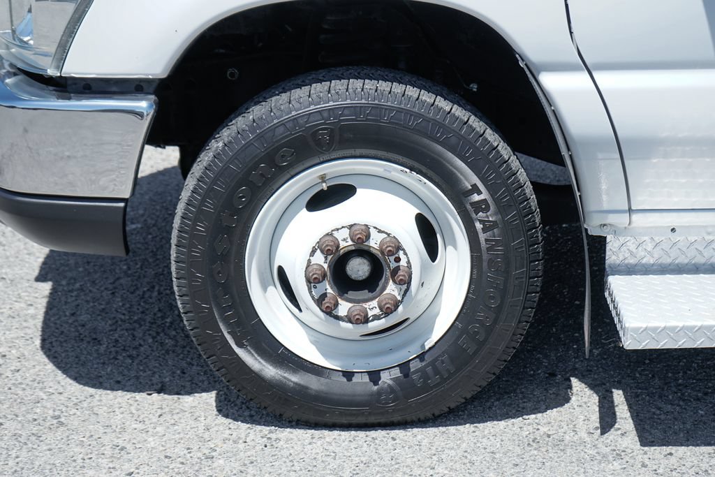 Used 2013 Ford E-450 and Econoline 450 Super Duty w/ Shuttle Bus Prep Pkg RWD image 41