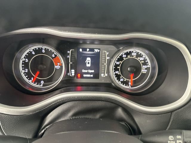 Used 2018 Jeep Cherokee Latitude Plus w/ Comfort/Convenience Group FWD image 16