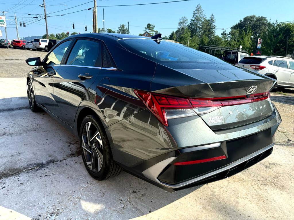 Used 2024 Hyundai Elantra SEL w/ Convenience Package image 7