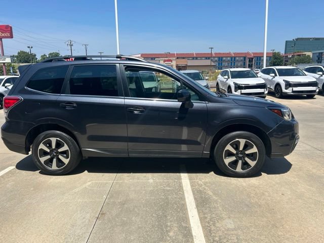 Used 2017 Subaru Forester 2.5i Limited AWD/4WD image 2