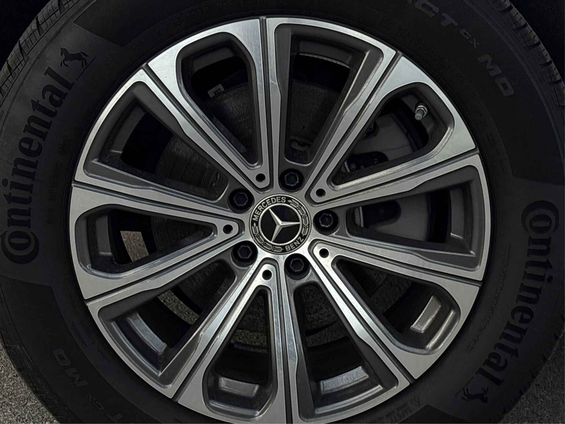 Used 2025 Mercedes-Benz GLC 300 4MATIC image 13