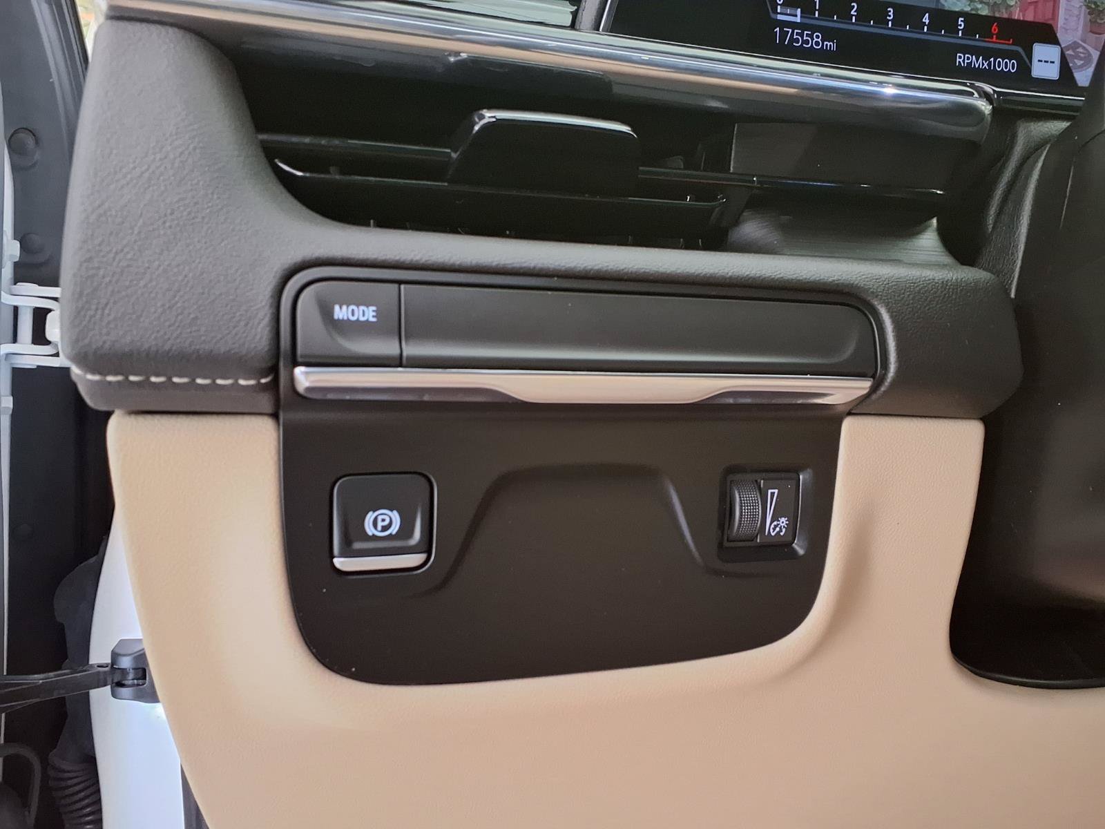 Certified 2024 Cadillac Escalade ESV Premium Luxury RWD image 24