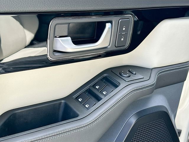 Used 2025 INEOS Grenadier Fieldmaster Edition image 16