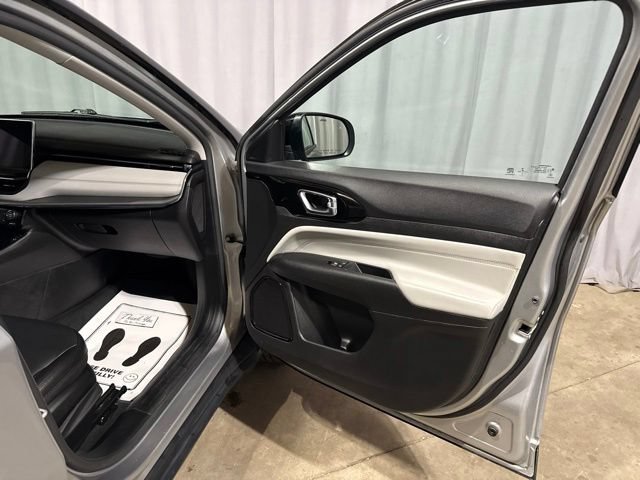 Used 2022 Jeep Compass Limited AWD/4WD image 33