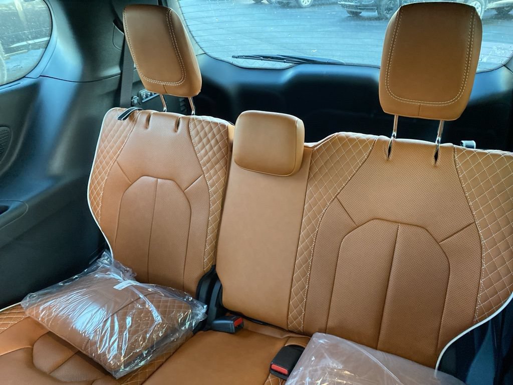 New 2026 Chrysler Pacifica Pinnacle AWD/4WD image 18