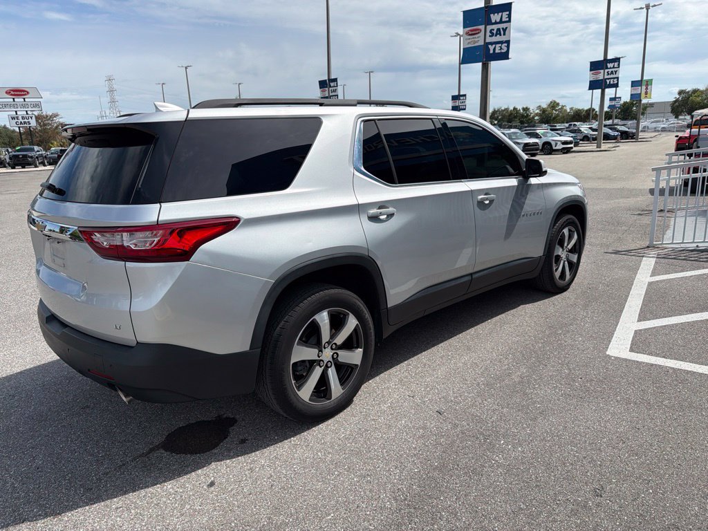 Used 2021 Chevrolet Traverse LT w/ LT Premium Package FWD image 11